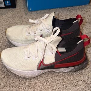 Nike Mens Flyknit Sneakers